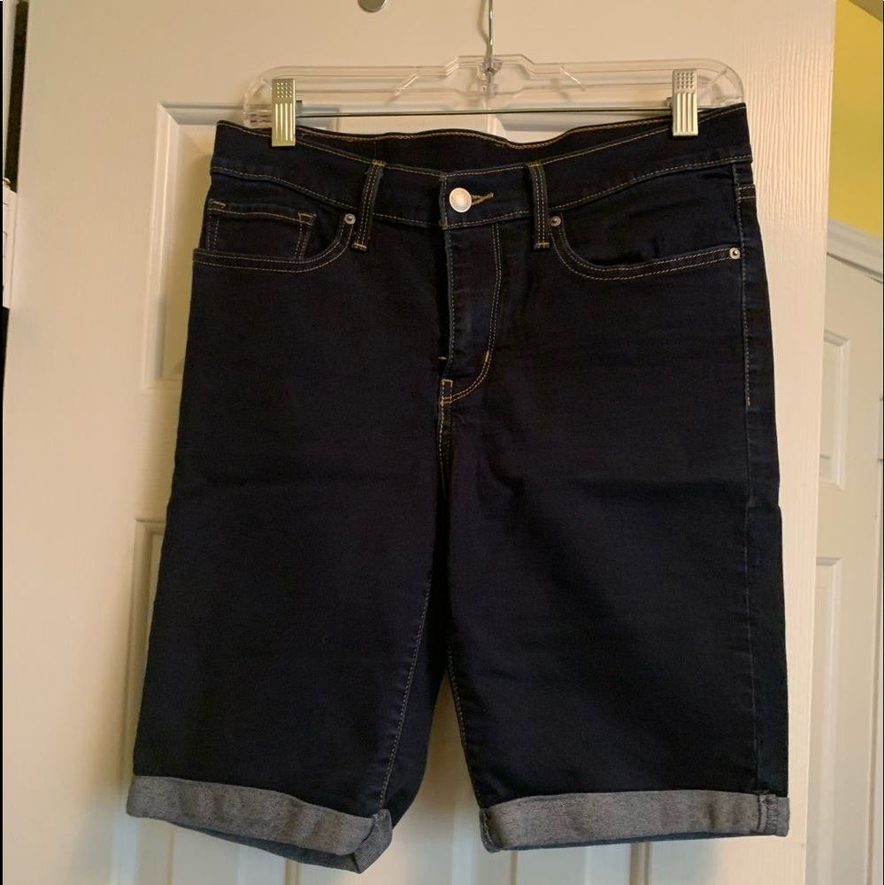 Levi Cuffed shorts euc